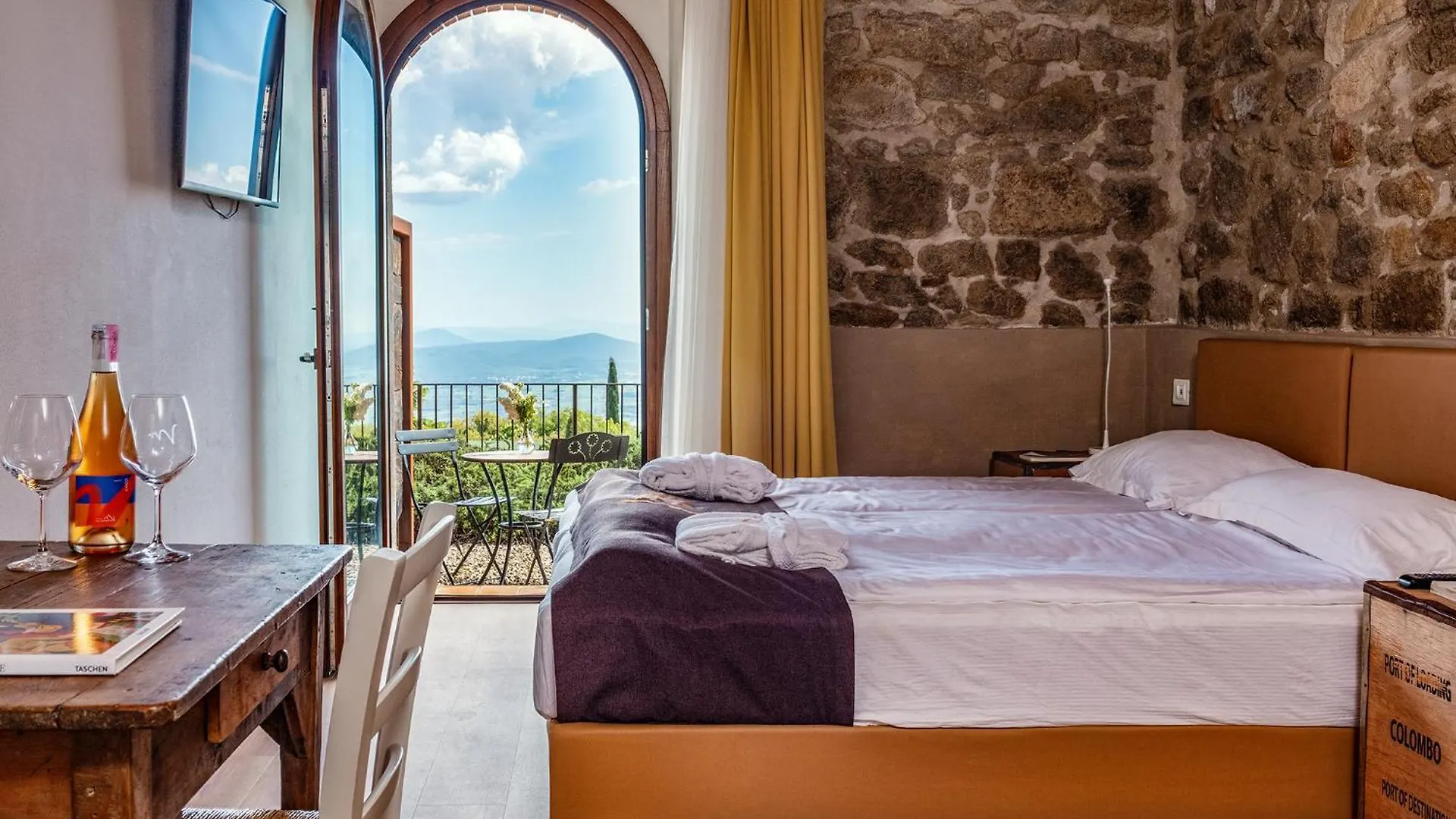 Valdonica Winery Fine Dine & Wine Hotel Sassofortino Farm stay
