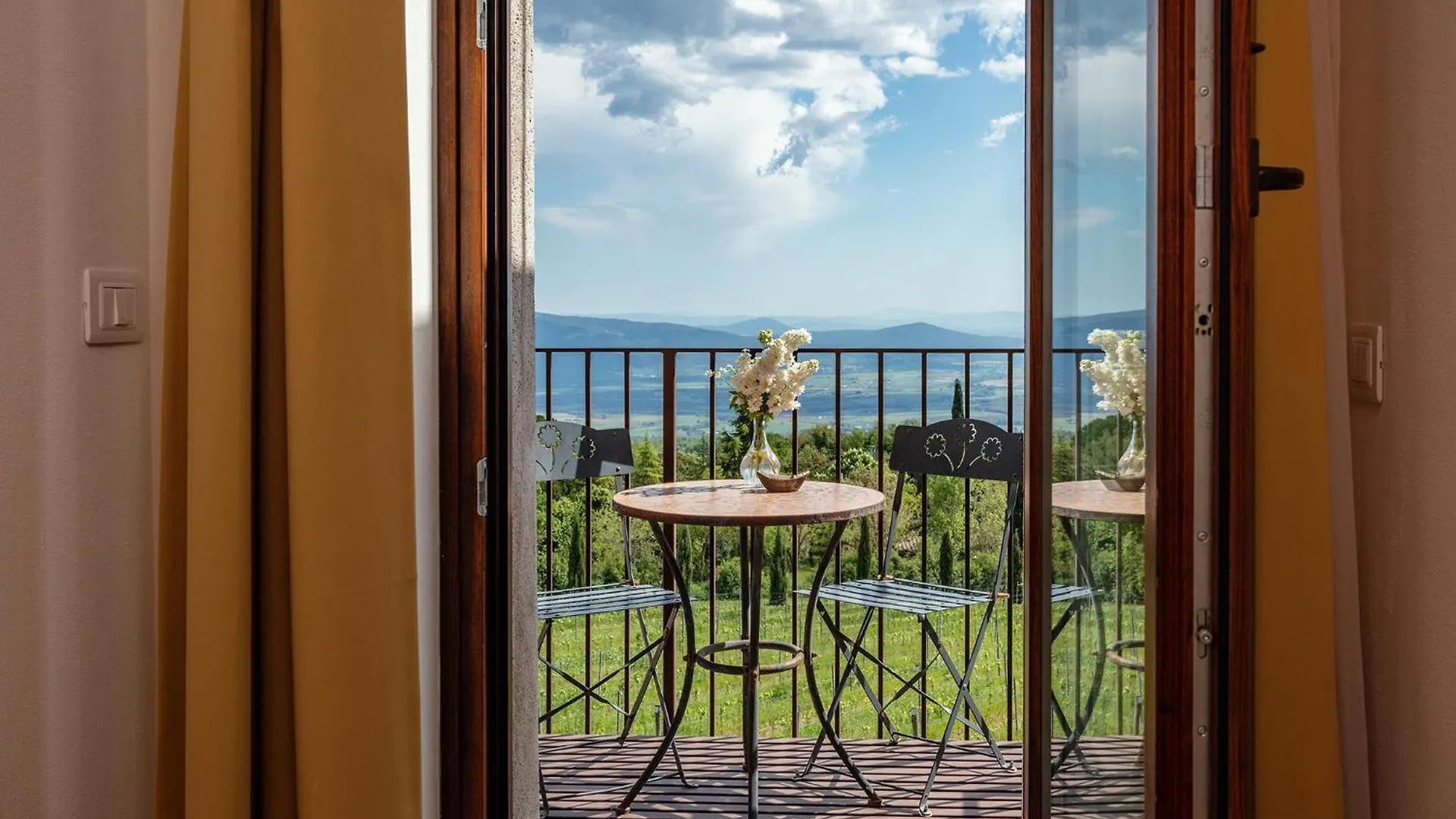 Farm stay Valdonica Winery Fine Dine & Wine Hotel Sassofortino