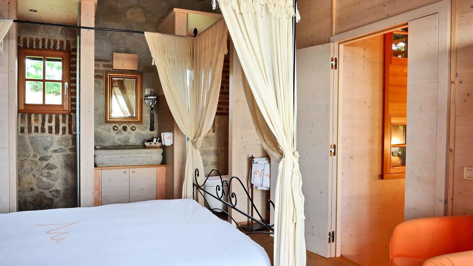 Valdonica Winery Fine Dine & Wine Hotel Sassofortino Farm stay
